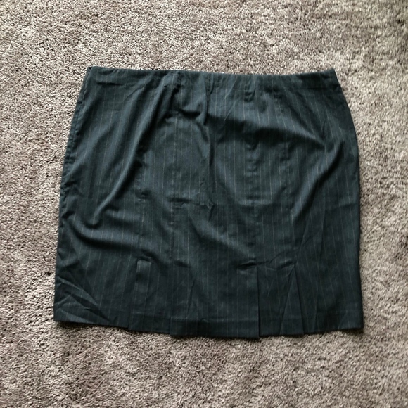 Lane Bryant Pencil Pleated skirt Size 28 - Picture 5 of 5